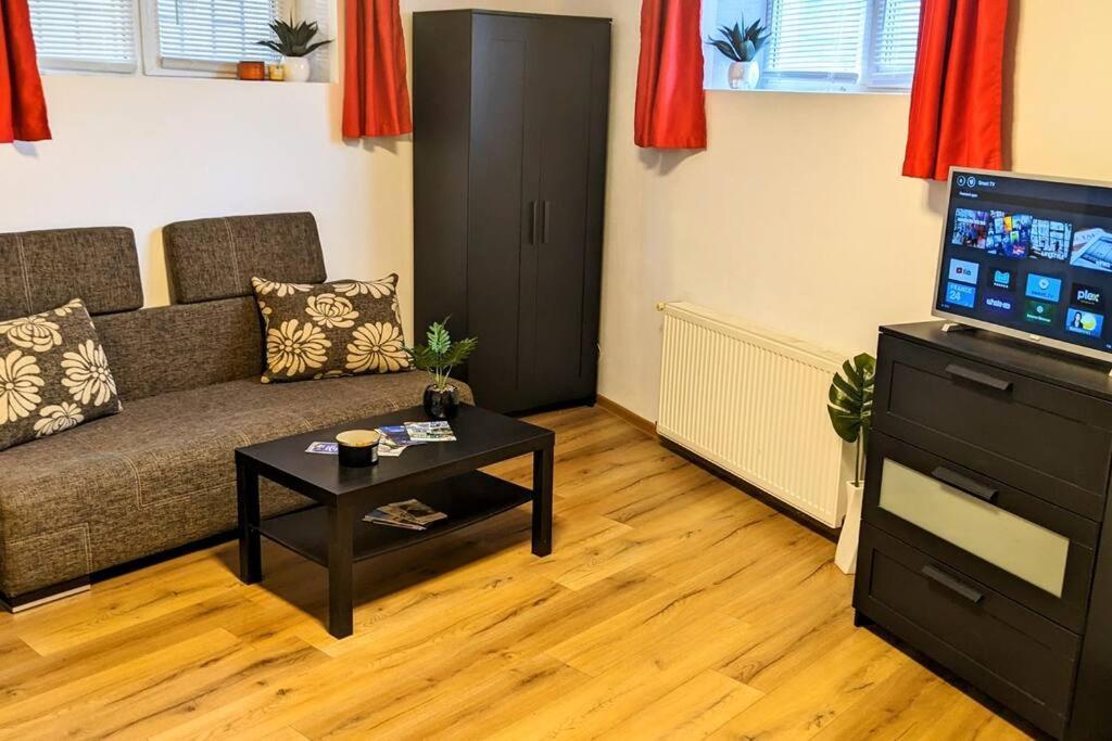 קלוז'-נאפוקה Cosy One Bedroom Flat With Free Parking & Wifi מראה חיצוני תמונה